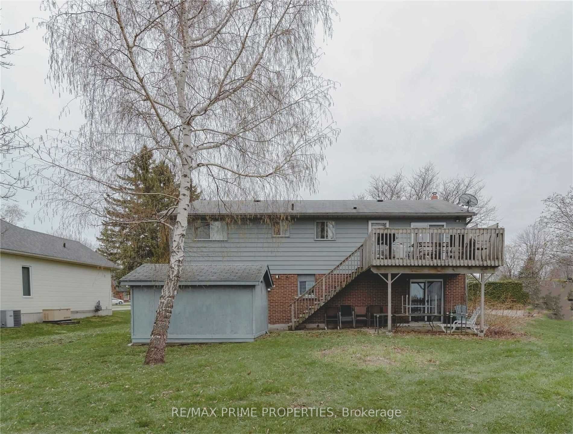 691 Glen Cres