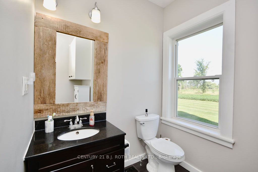 1153 Glengarry Landing Rd S