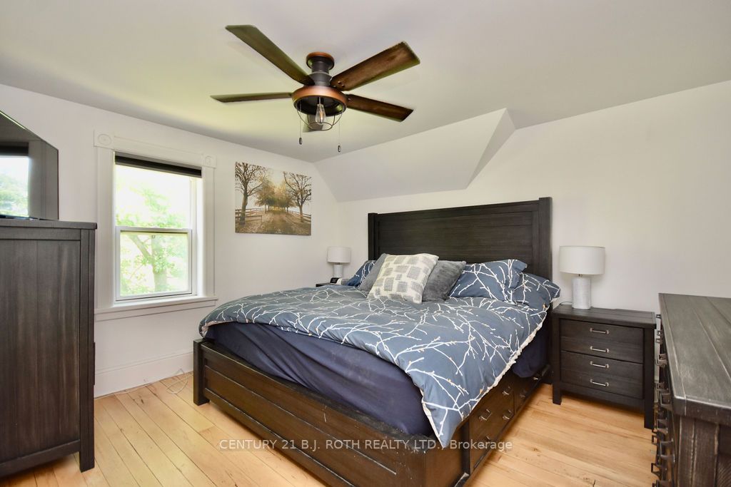 1153 Glengarry Landing Rd S
