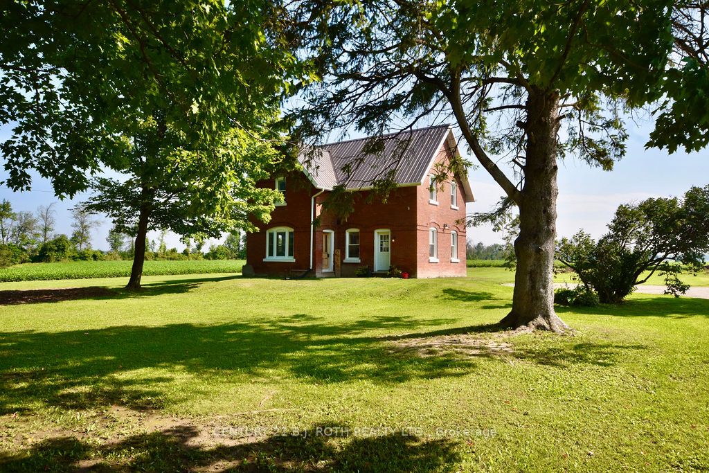 1153 Glengarry Landing Rd S