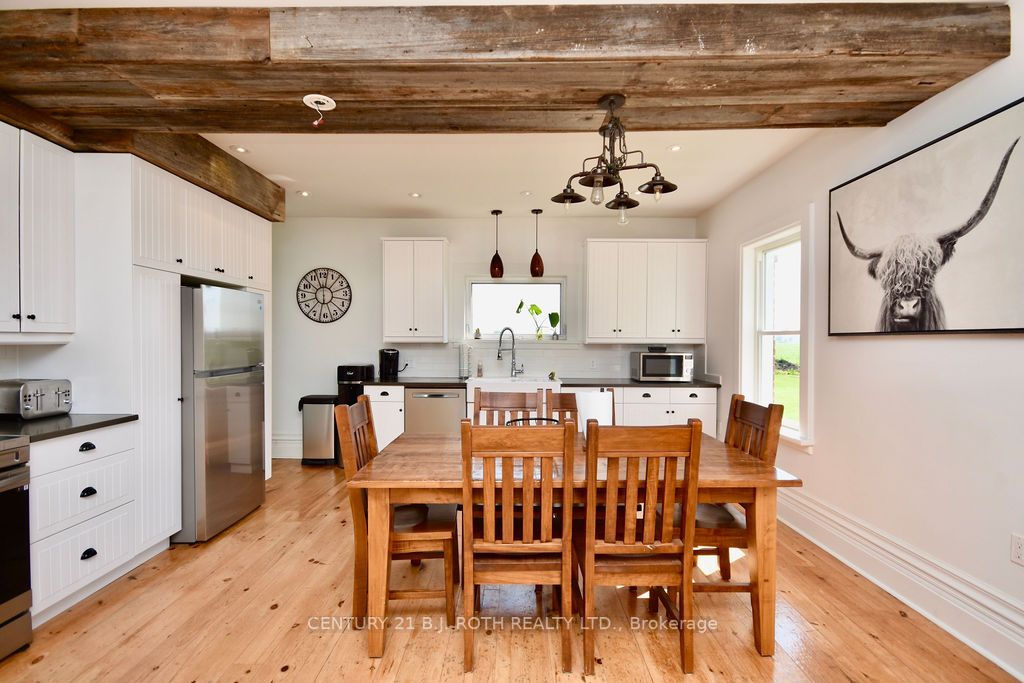 1153 Glengarry Landing Rd S