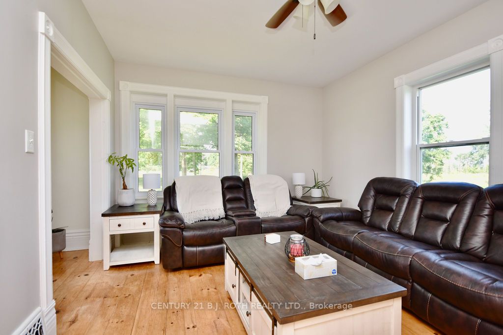 1153 Glengarry Landing Rd S