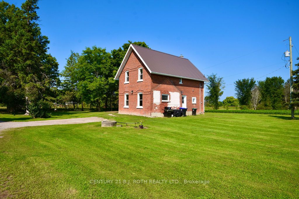 1153 Glengarry Landing Rd S