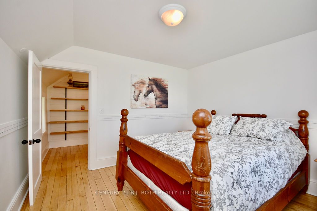 1153 Glengarry Landing Rd S