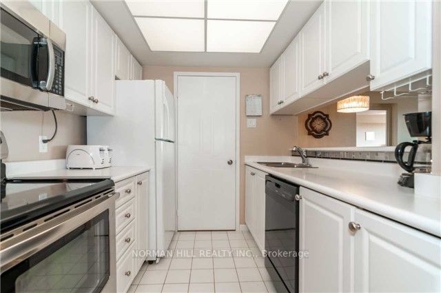 75 Ellen St, #1111