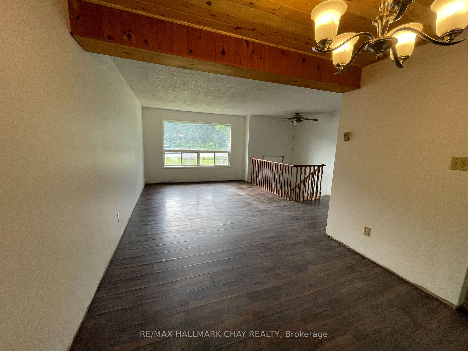 9555 Provincial Hwy 11