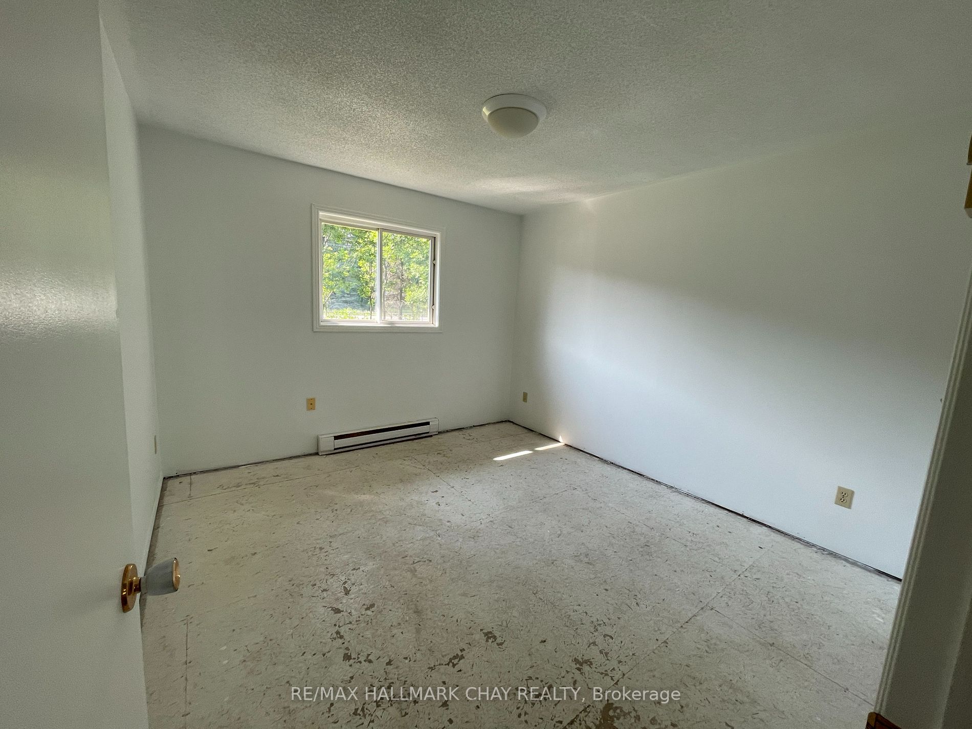 9555 Provincial Hwy 11