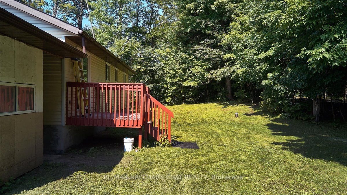 9555 Provincial Hwy 11