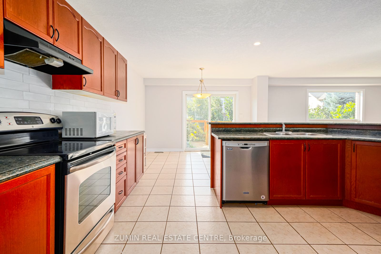 85 Connor Ave
