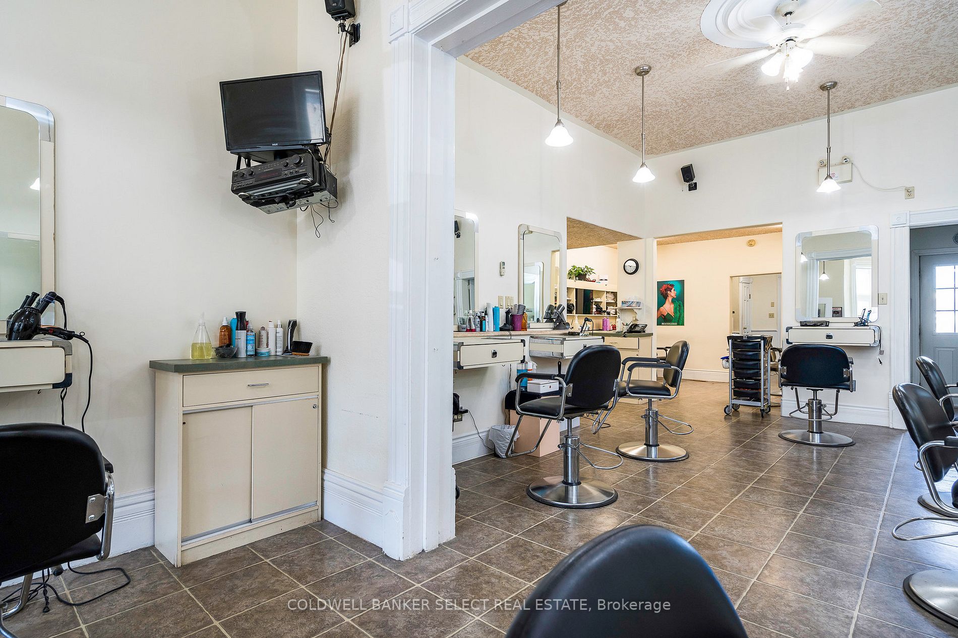 36 Saint Marie St