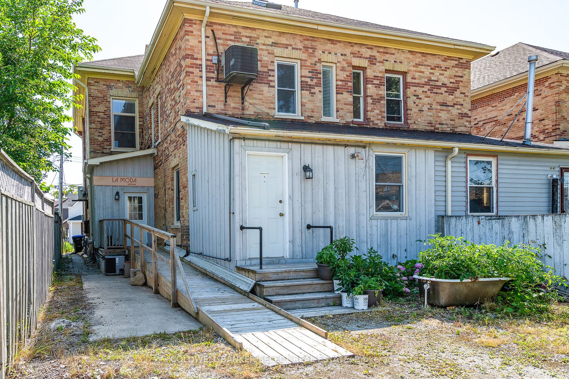 36 Saint Marie St