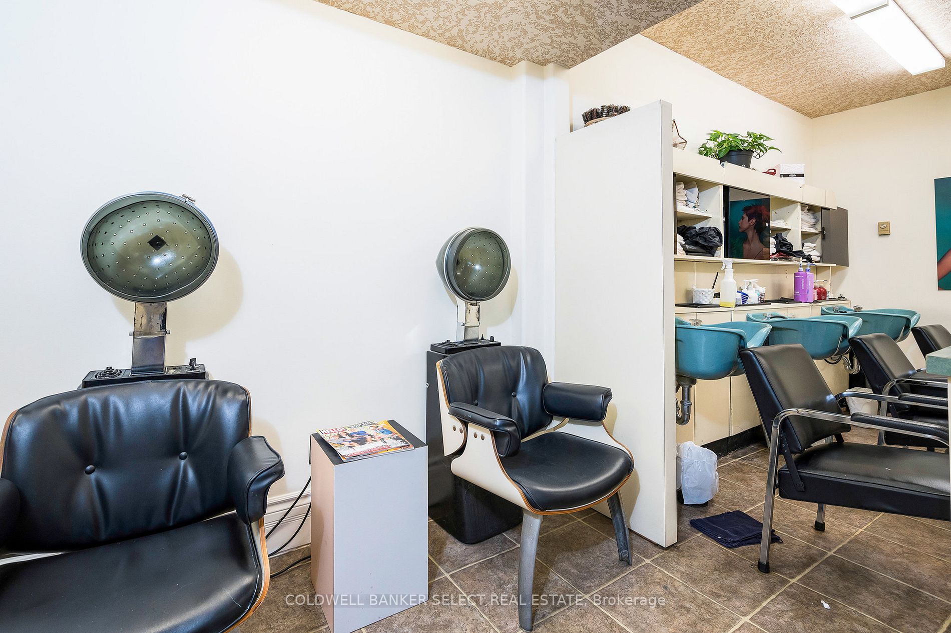 36 Saint Marie St