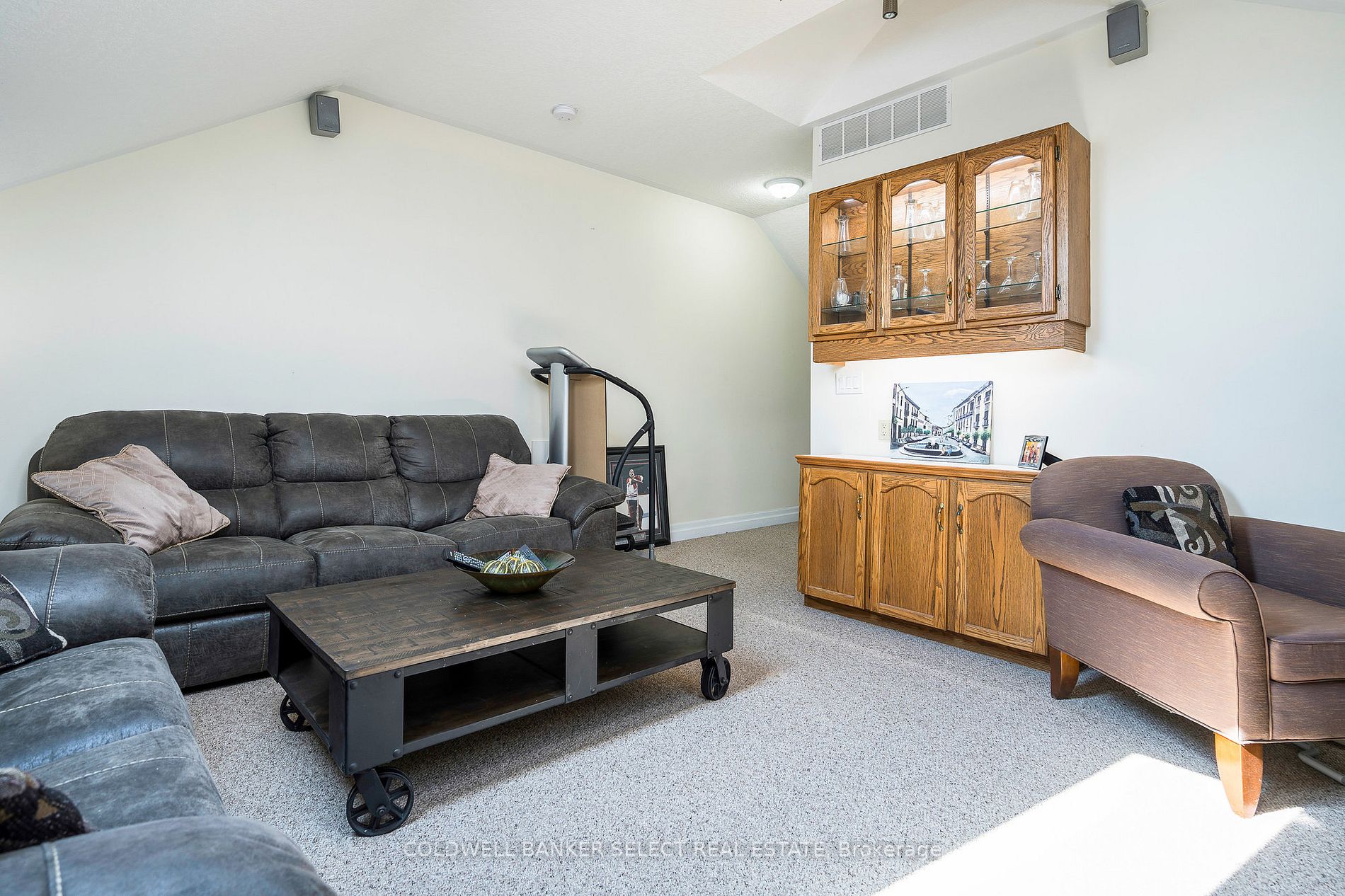 36 Saint Marie St
