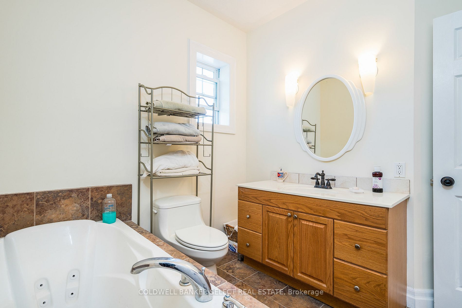 36 Saint Marie St