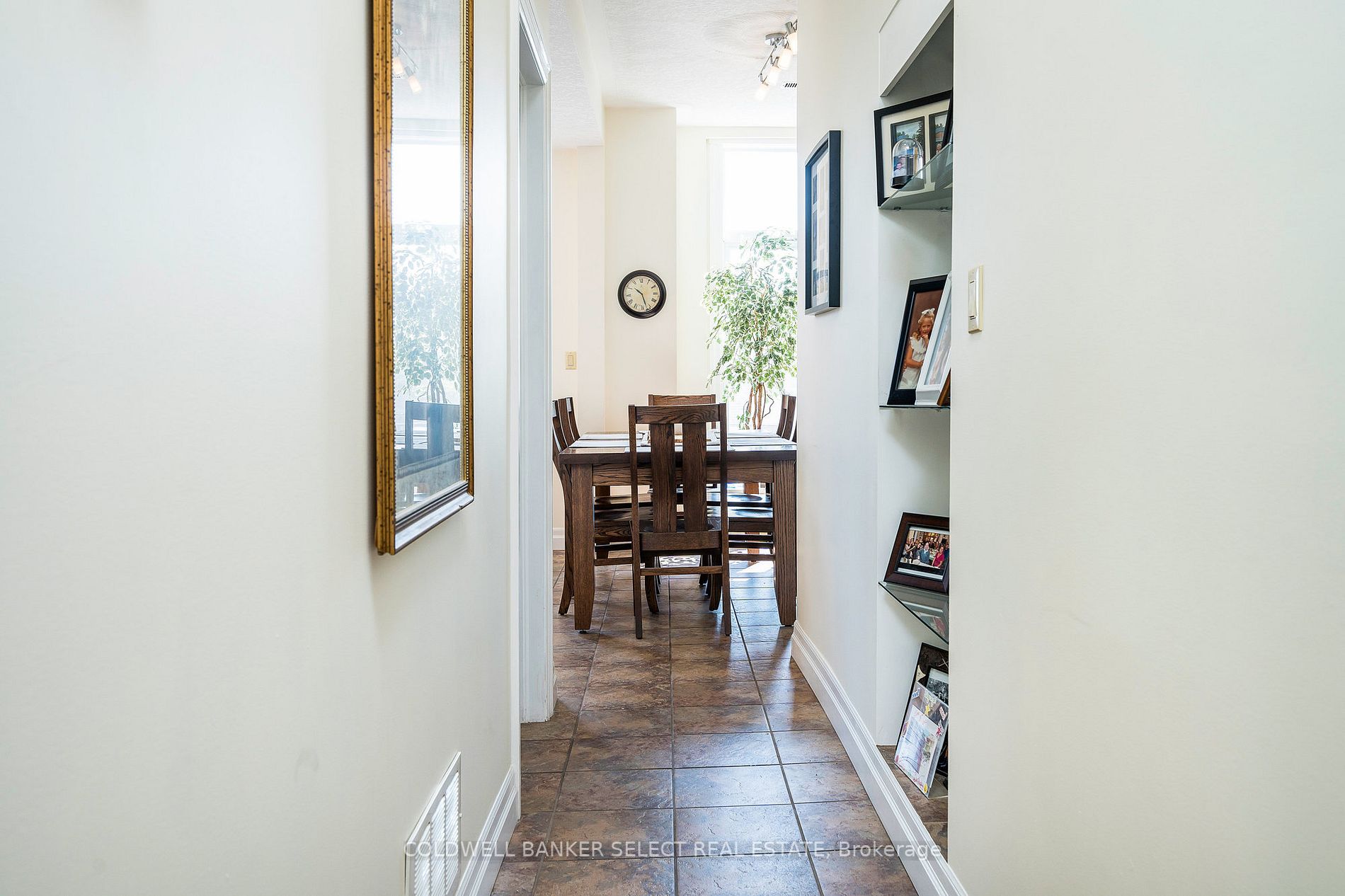 36 Saint Marie St