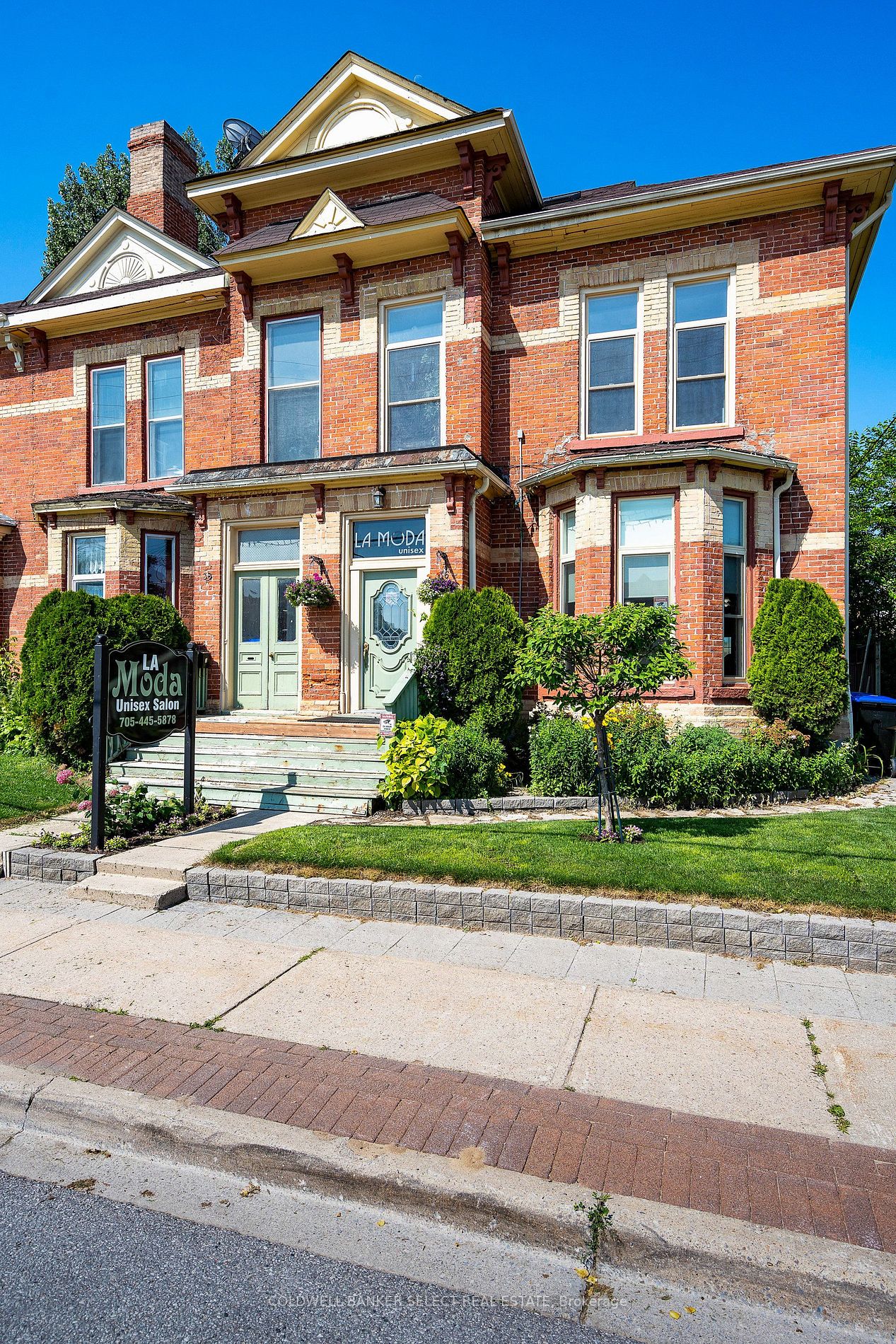36 Saint Marie St