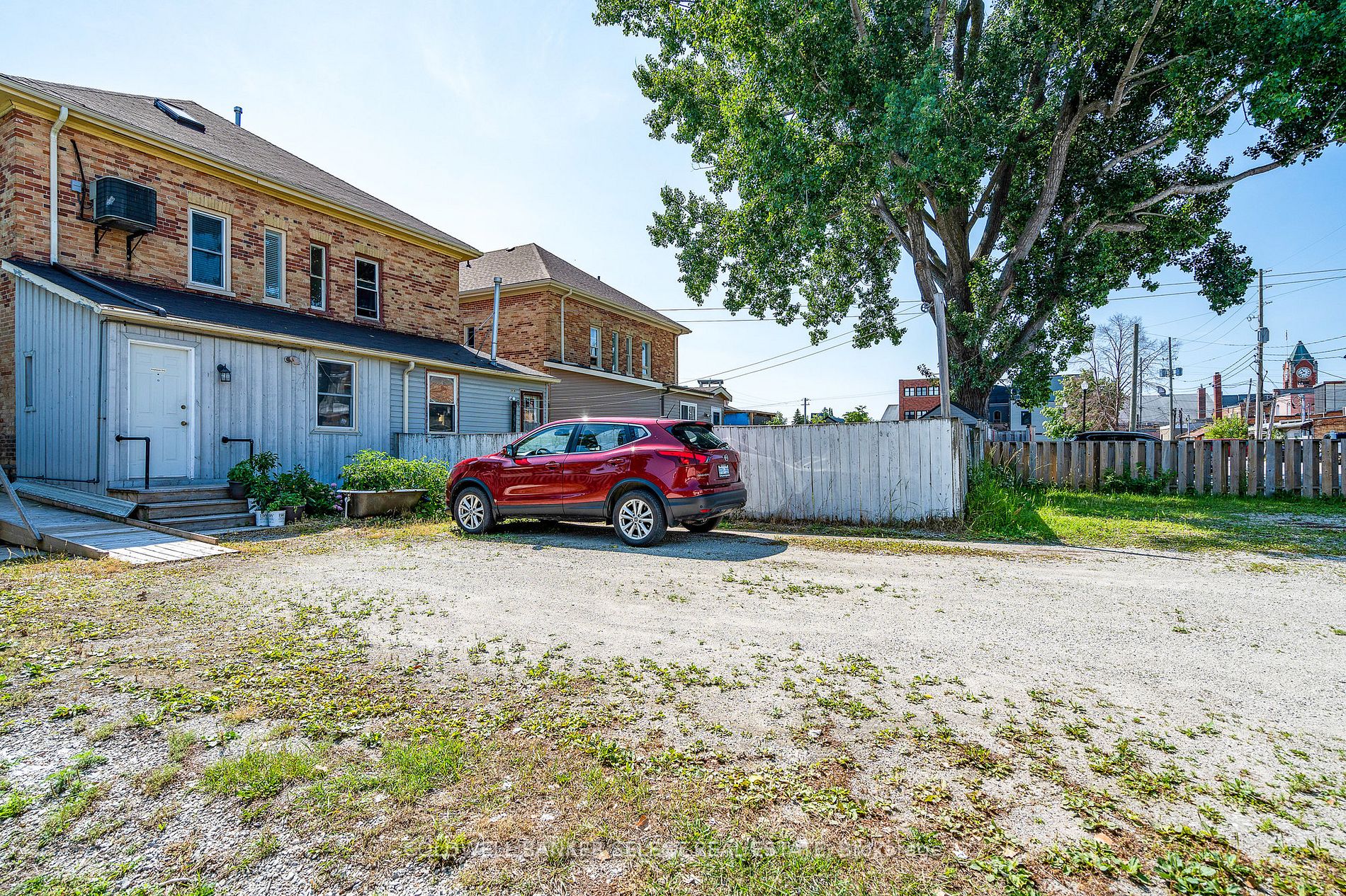 36 Saint Marie St