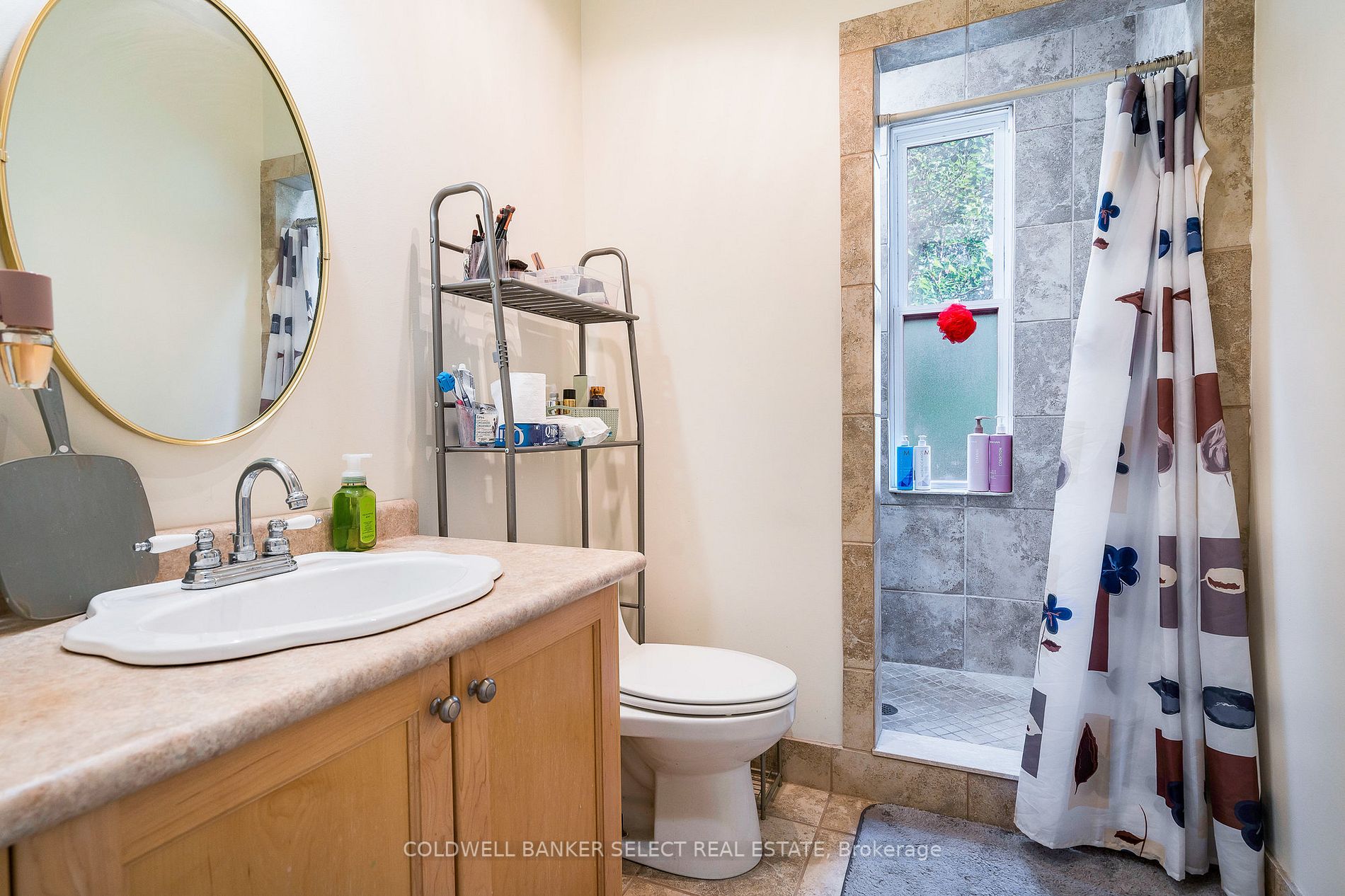 36 Saint Marie St