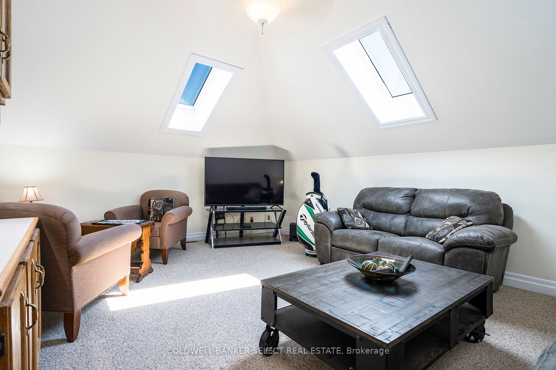 36 Saint Marie St