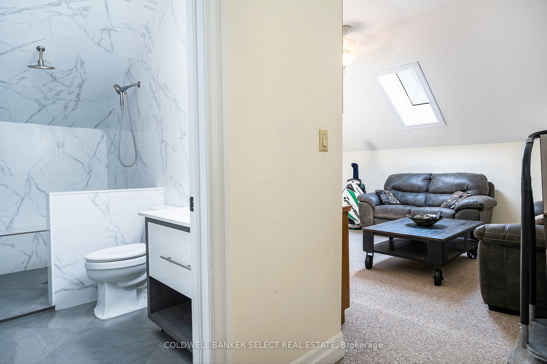 36 Saint Marie St