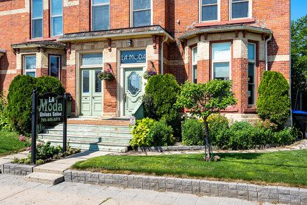 36 Saint Marie St