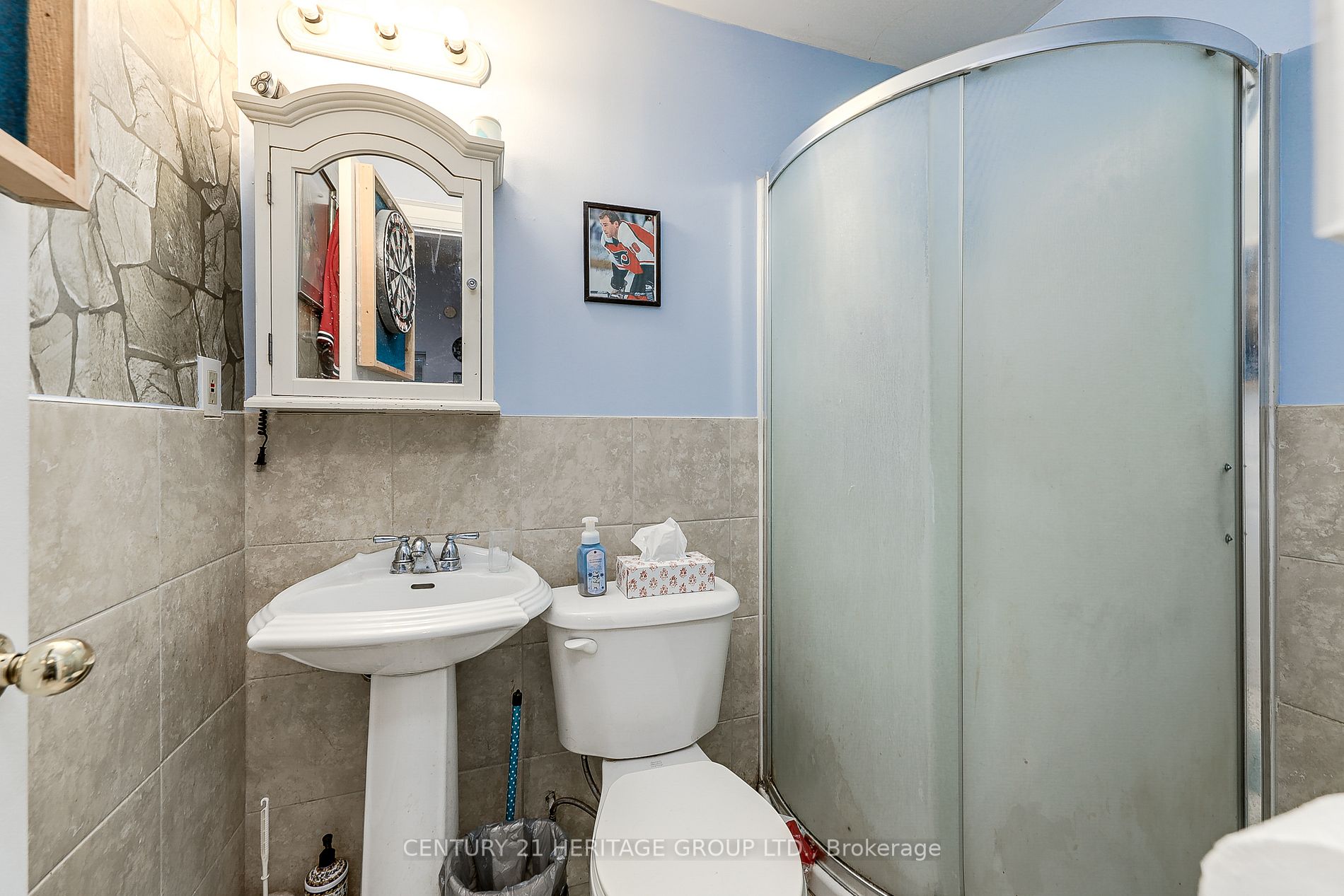 264 Mississaga St W