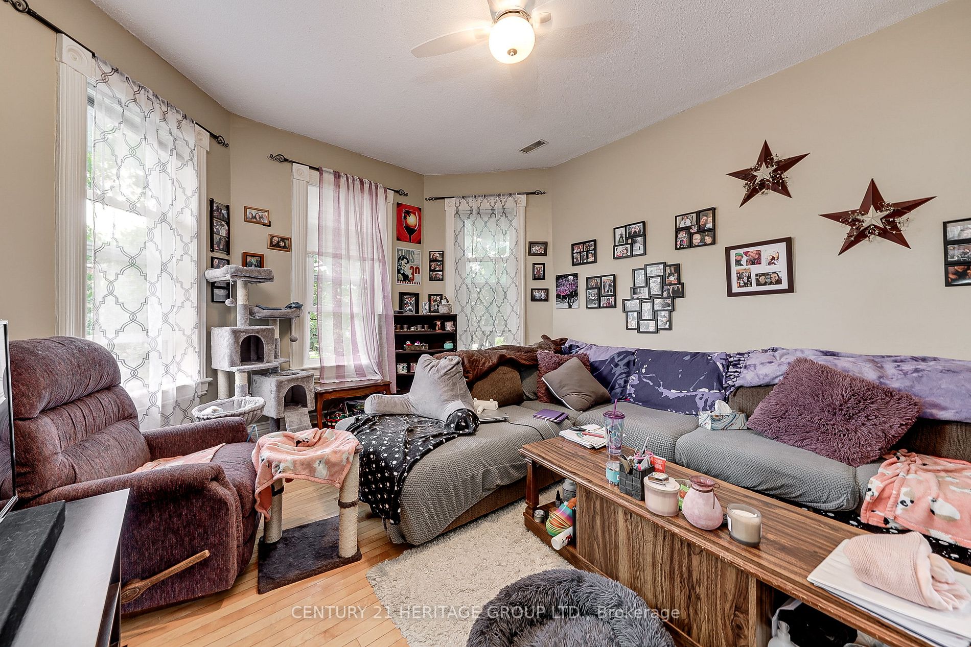 264 Mississaga St W