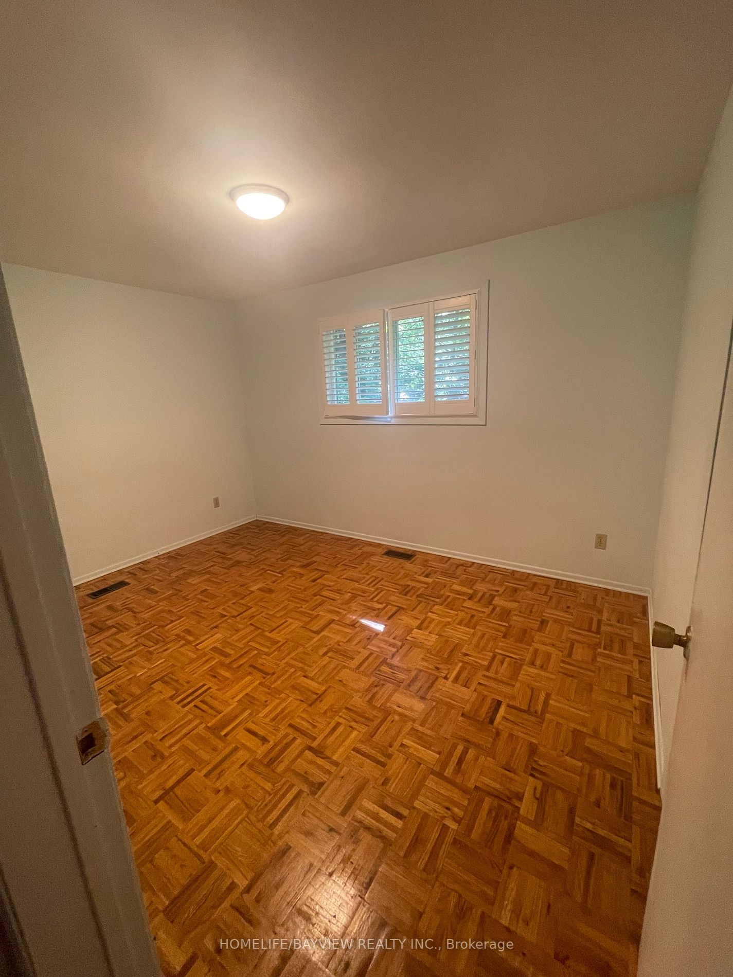 295 Bay St