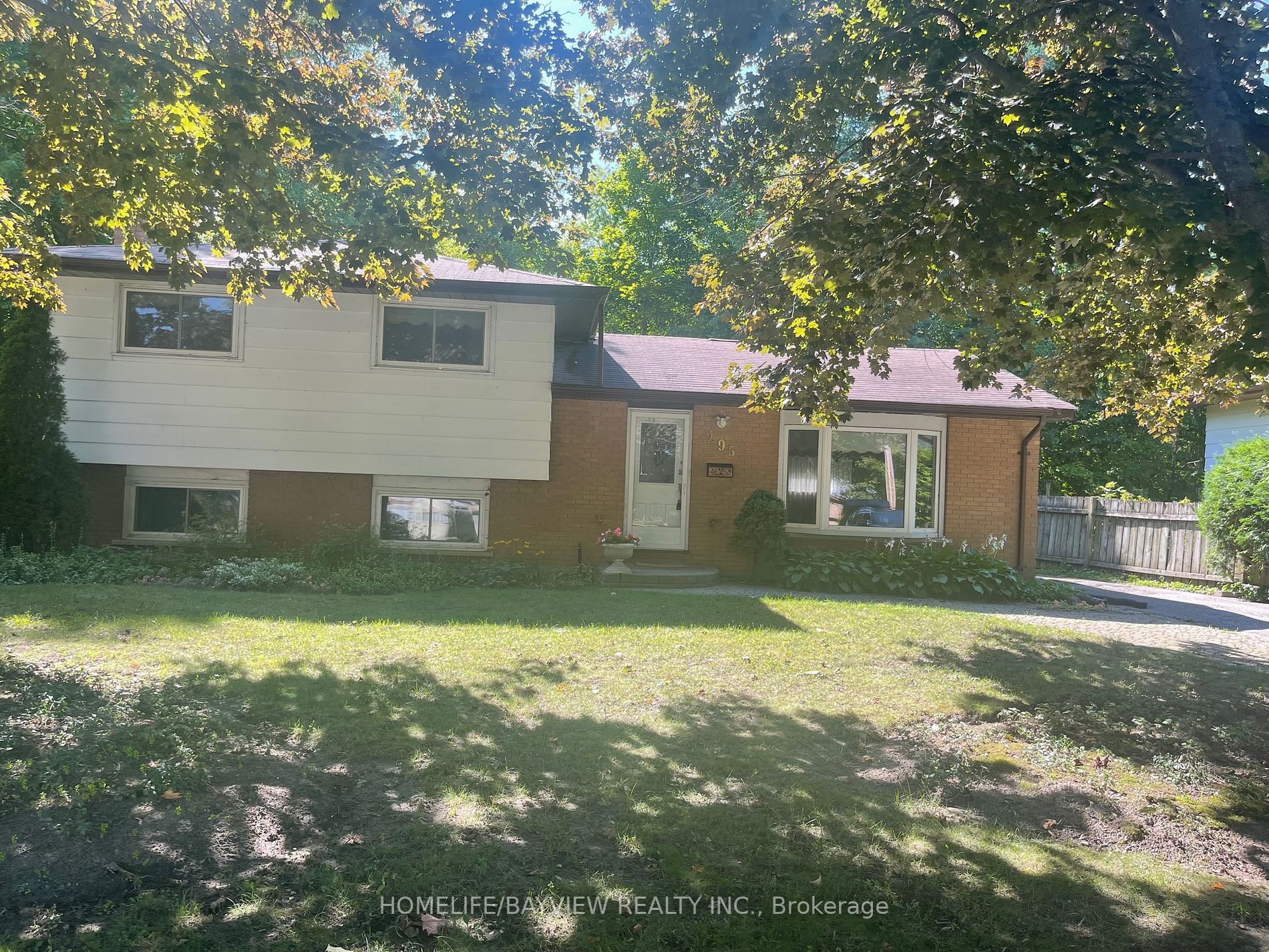 295 Bay St