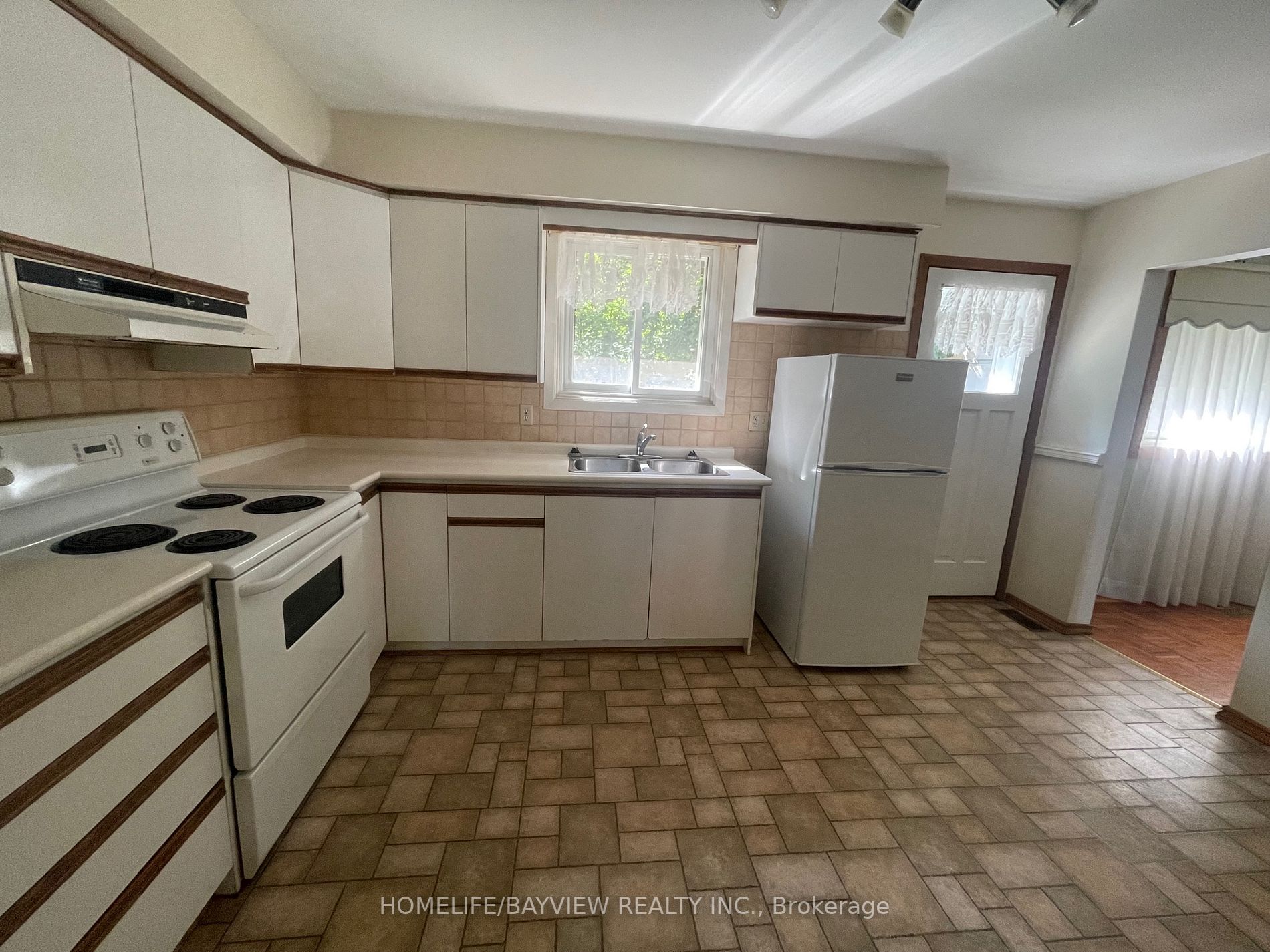295 Bay St