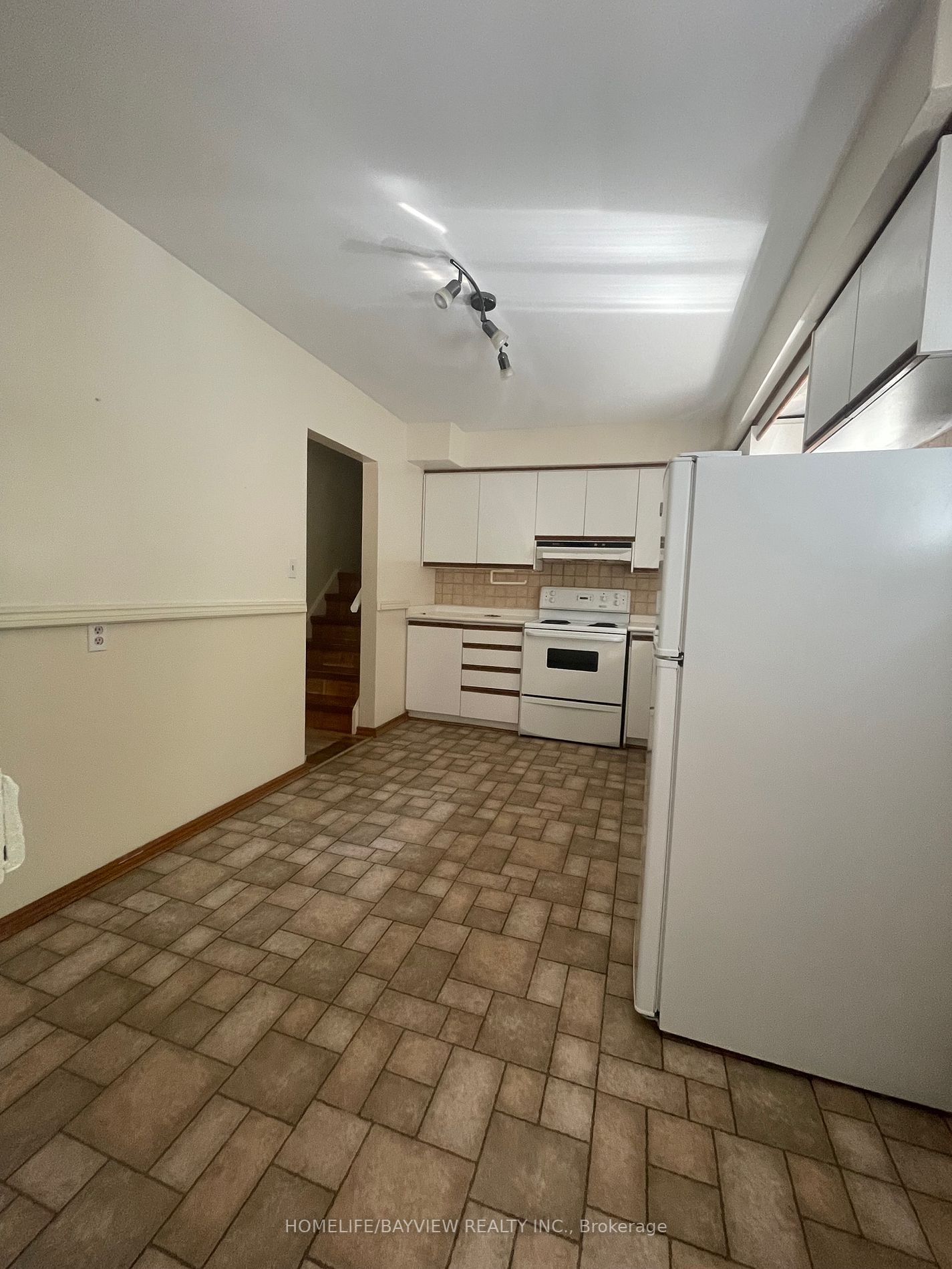 295 Bay St