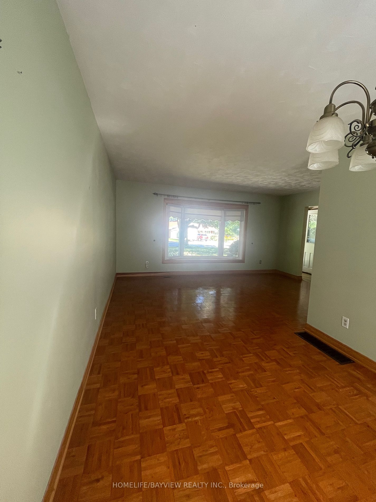 295 Bay St