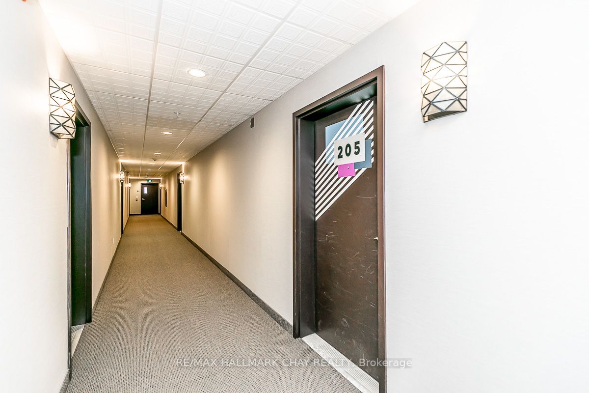 299 Cundles Rd E, #205