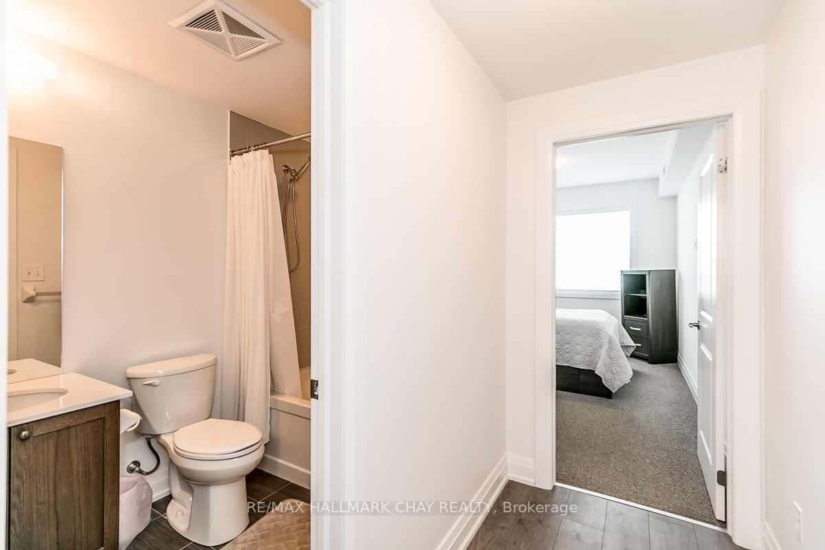 299 Cundles Rd E, #205