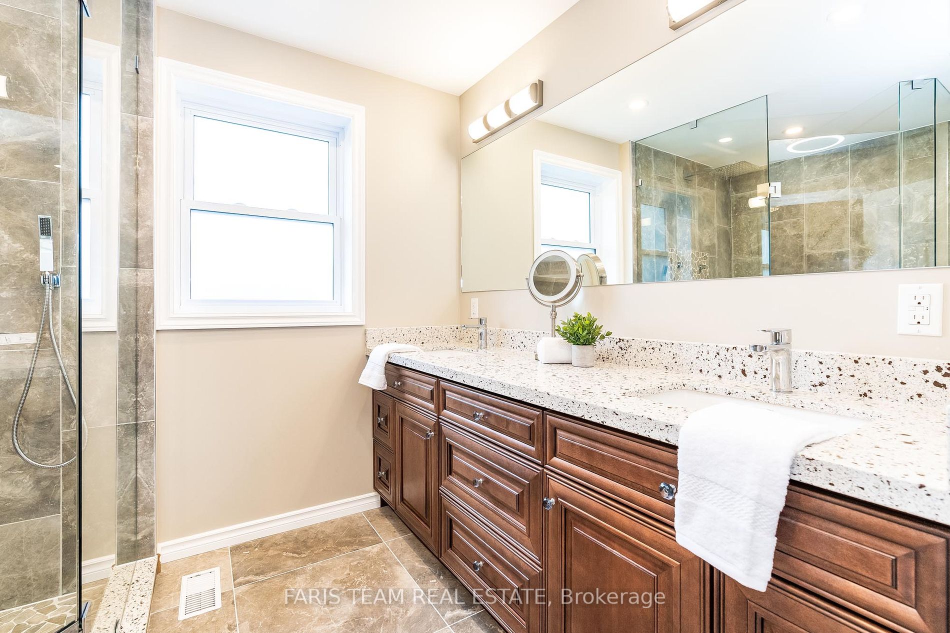 105 Bayview Dr