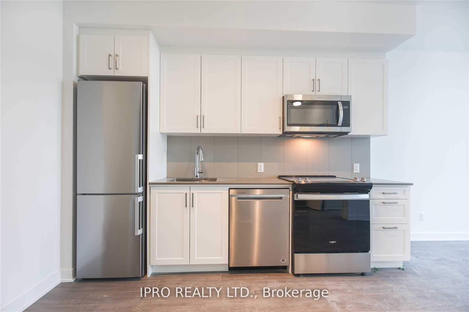681 Yonge St, #111