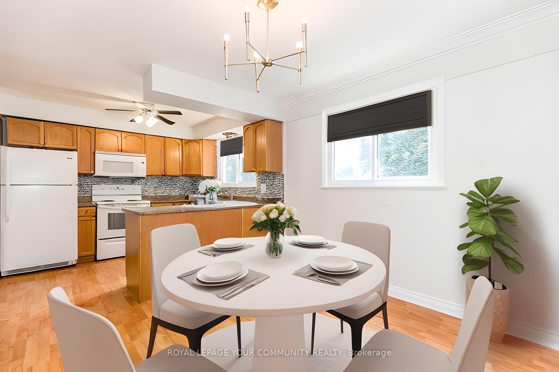374 Mississaga St W