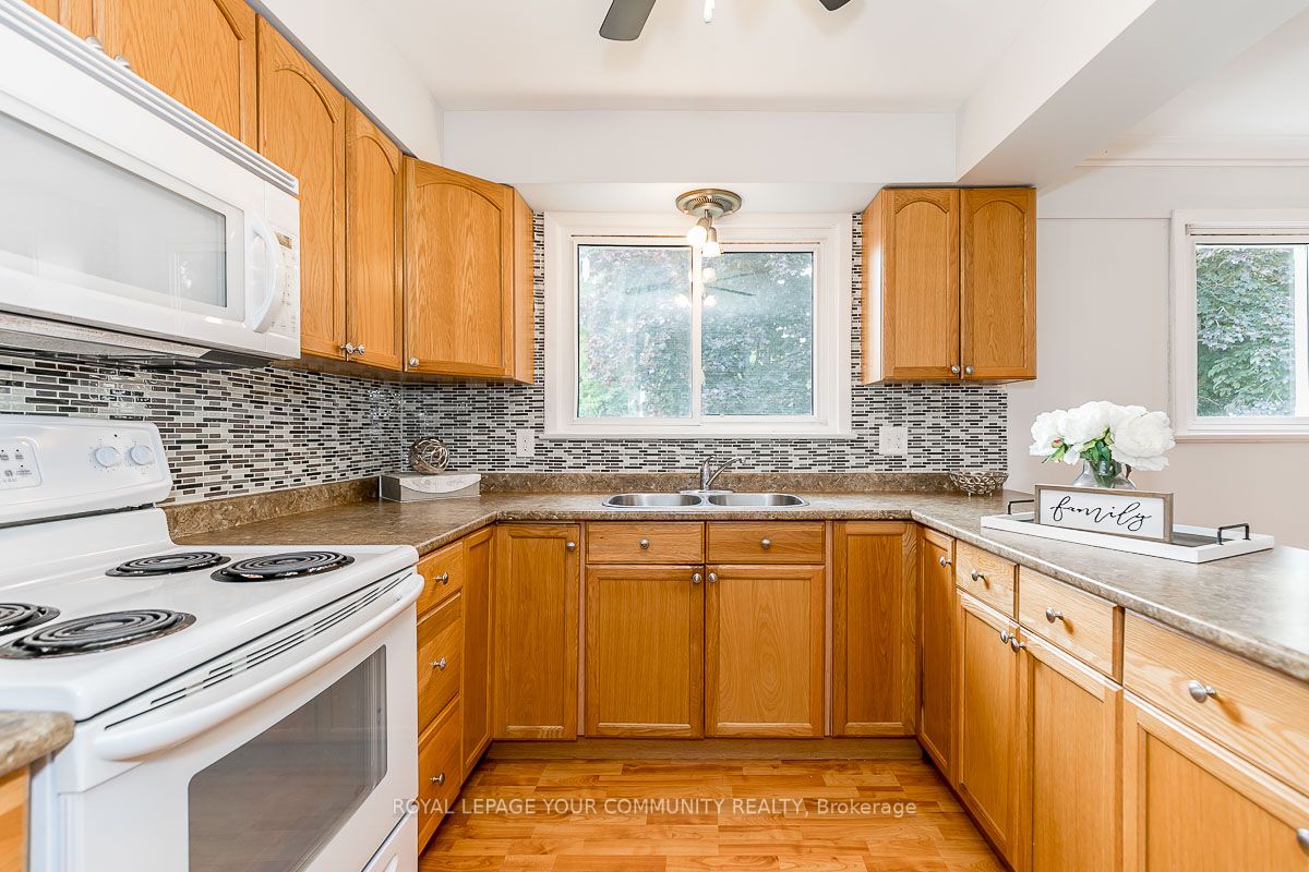 374 Mississaga St W