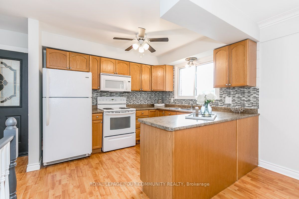 374 Mississaga St W