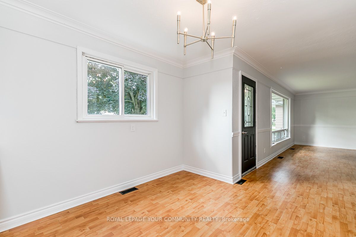 374 Mississaga St W