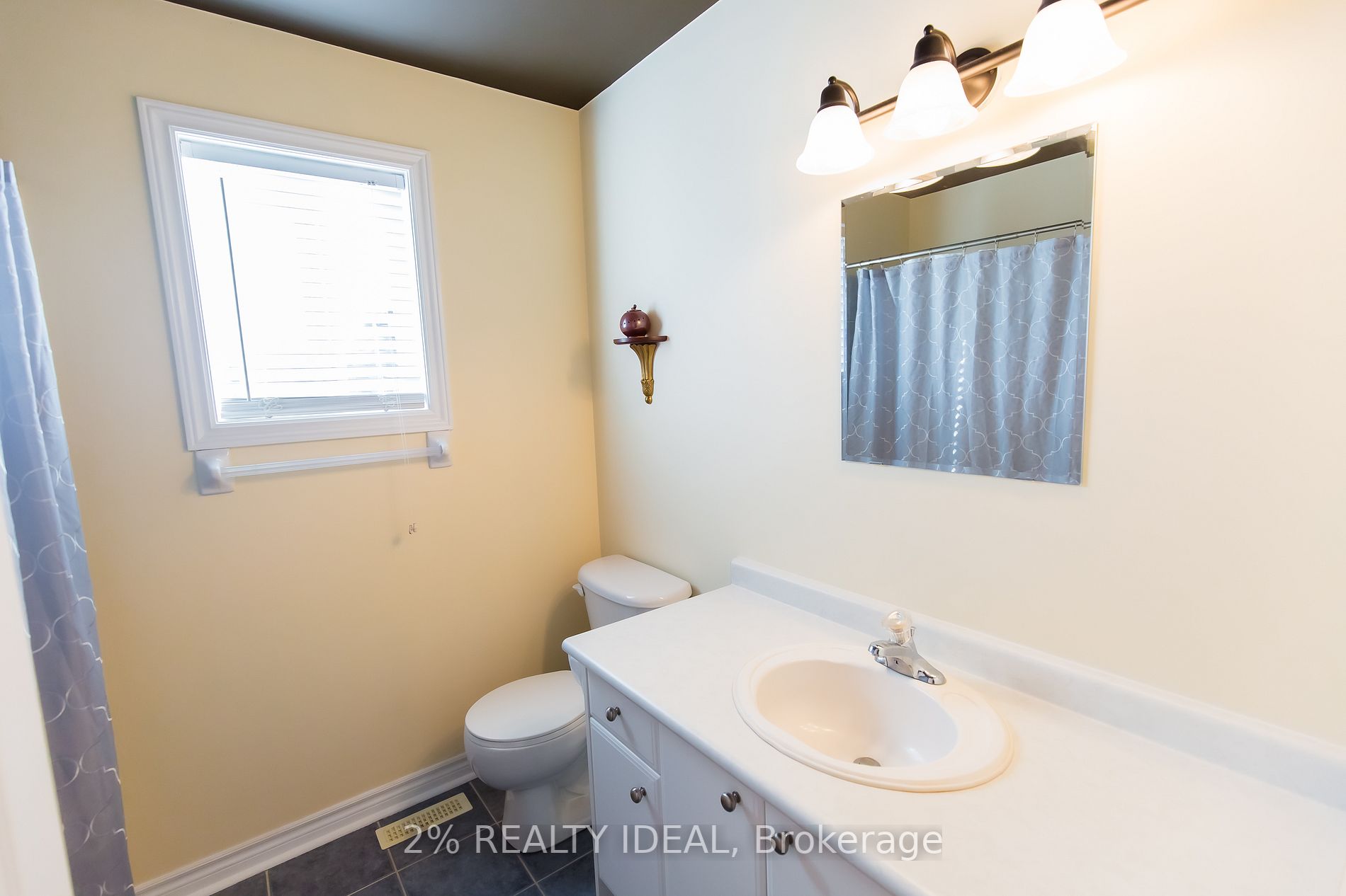 82 Sproule Dr