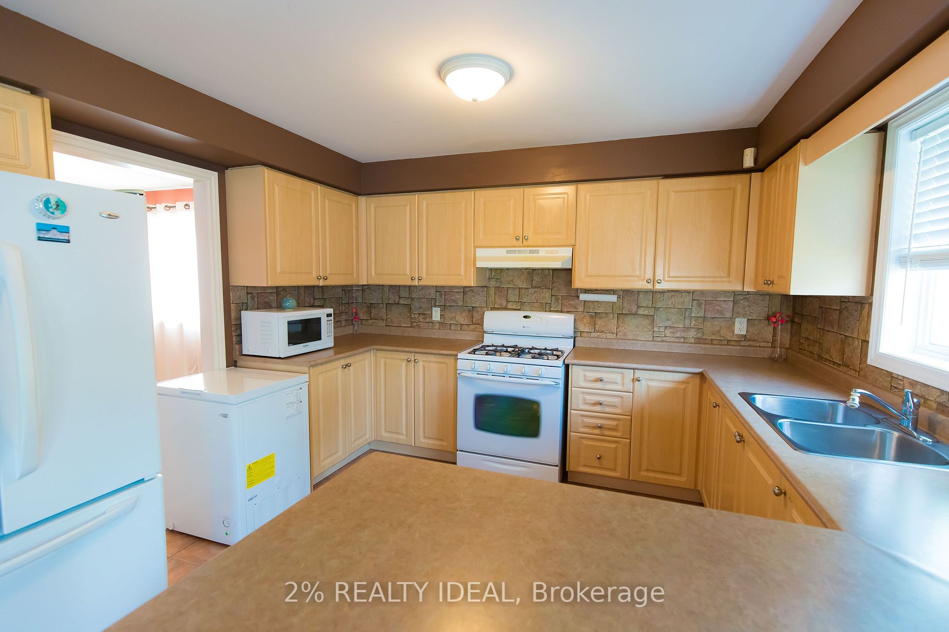 82 Sproule Dr