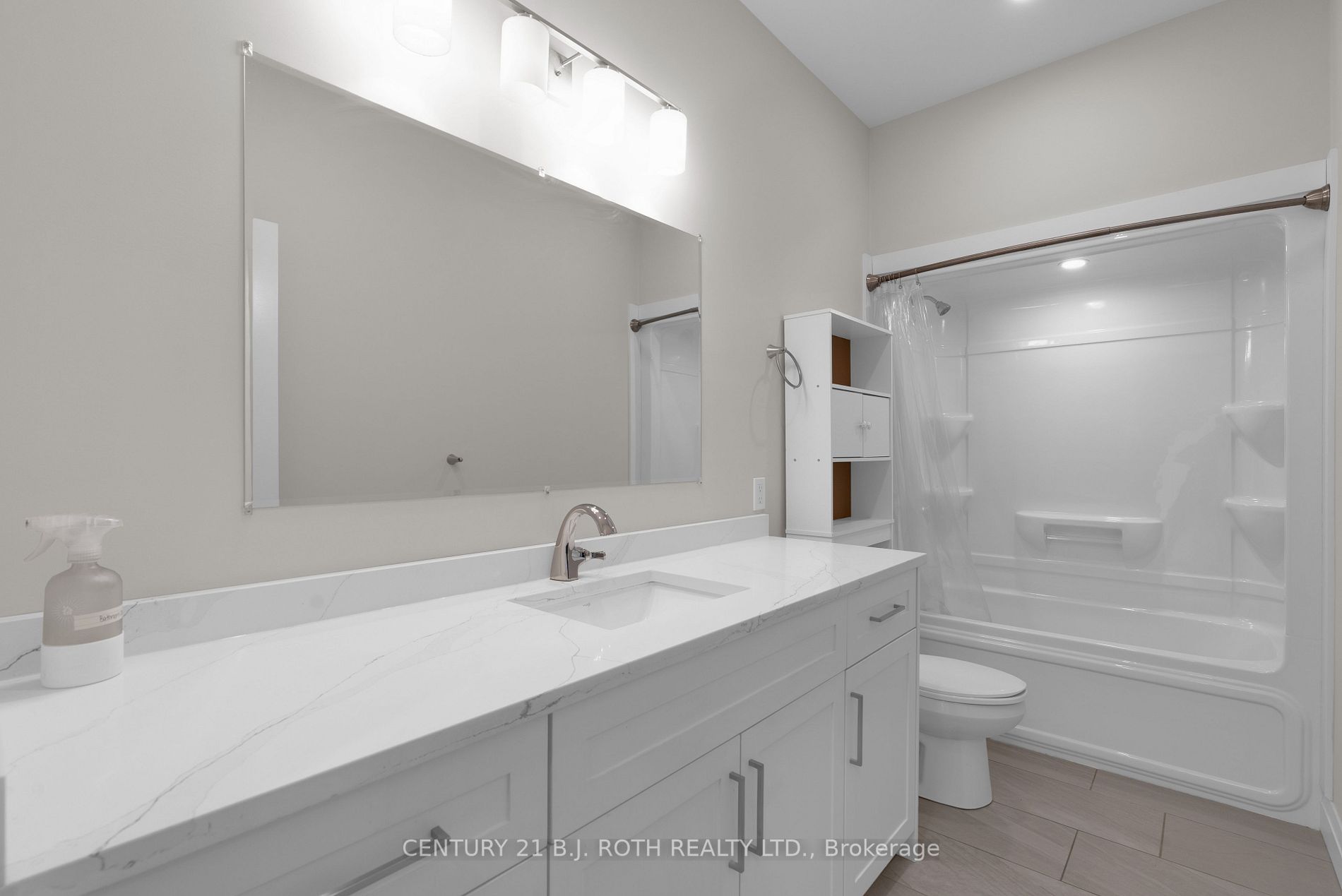 369 Mississaga St W