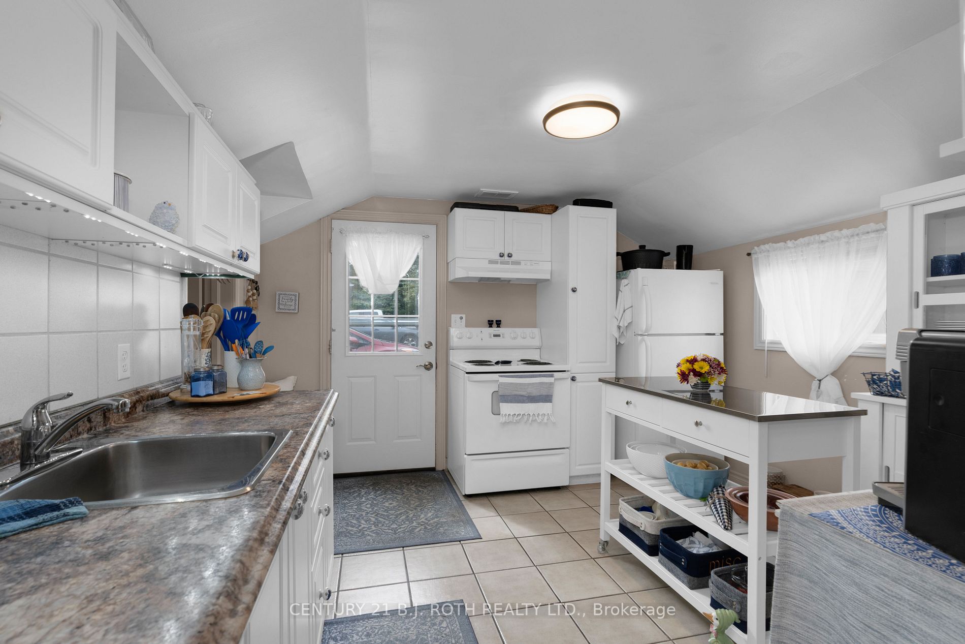 369 Mississaga St W