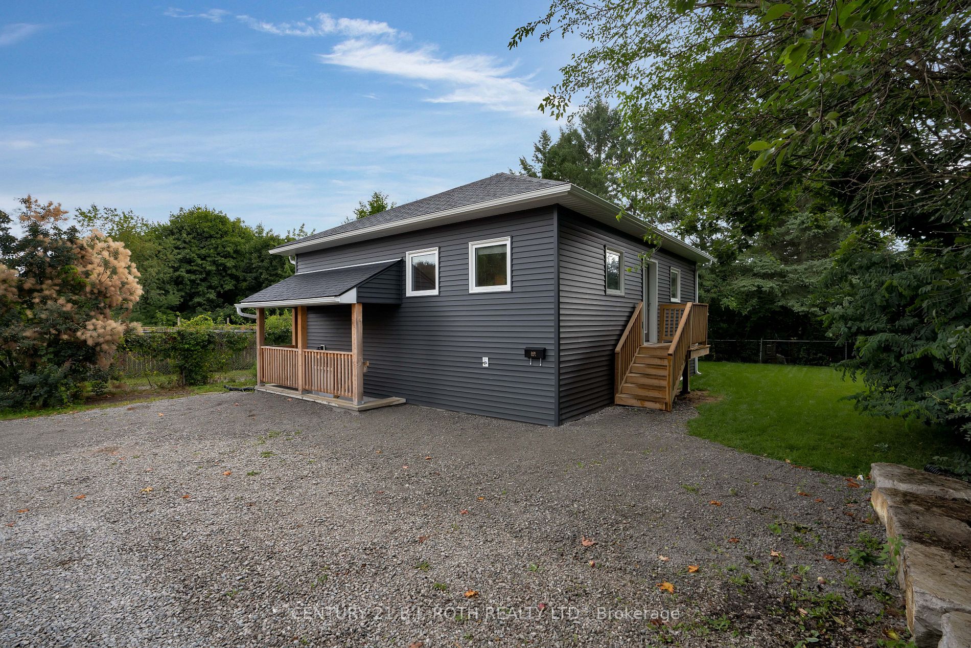 369 Mississaga St W