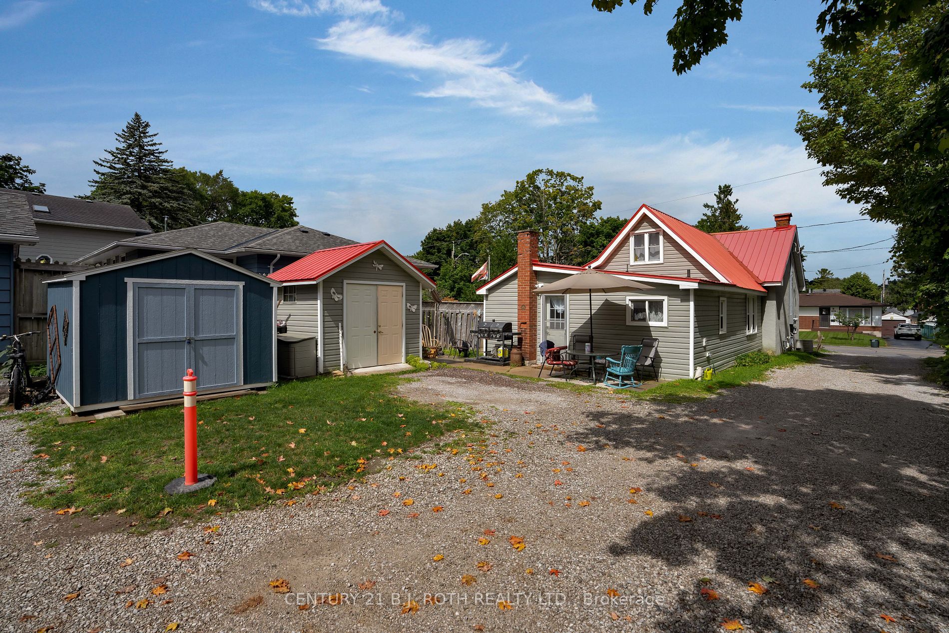 369 Mississaga St W