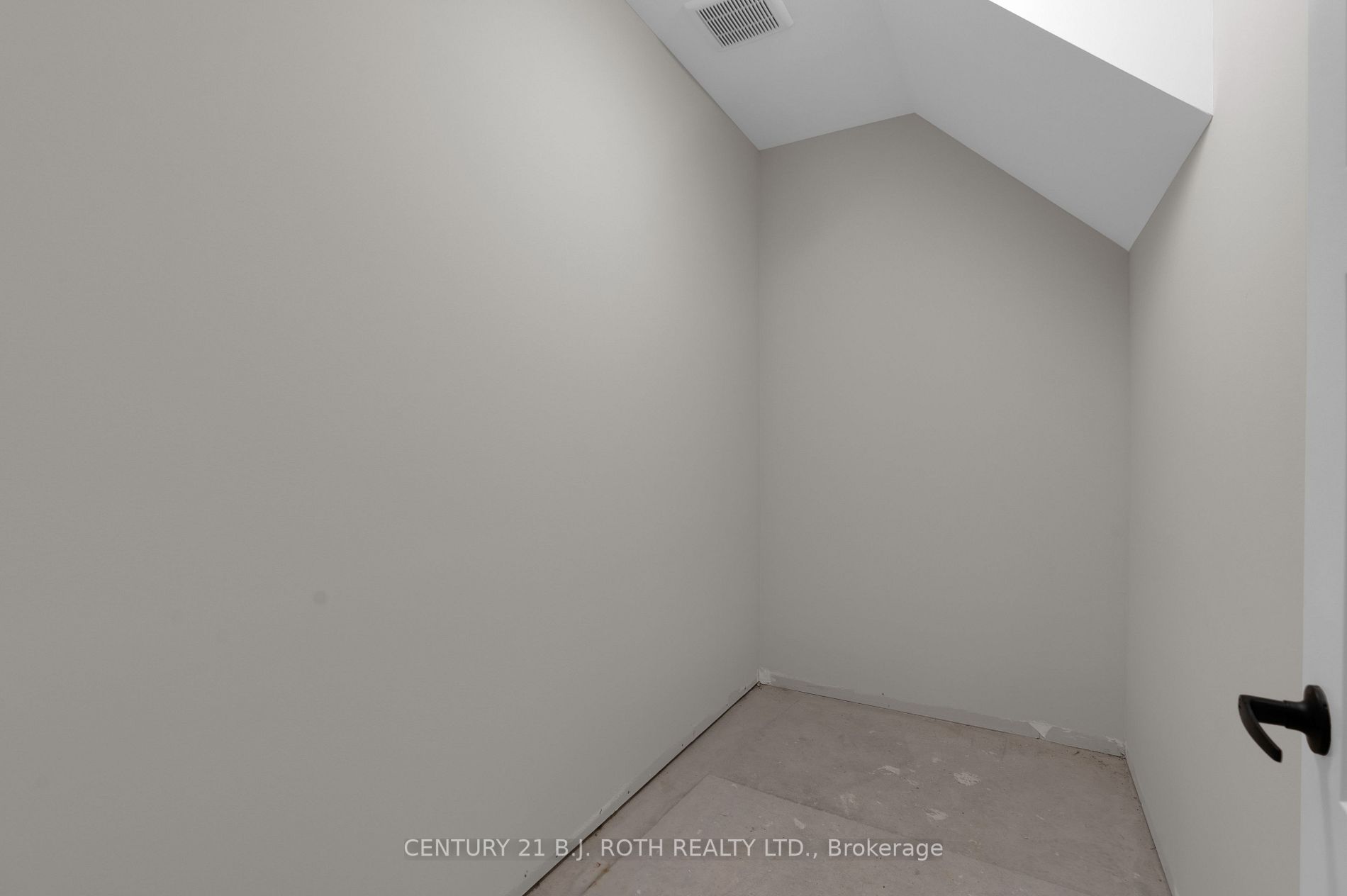 369 Mississaga St W