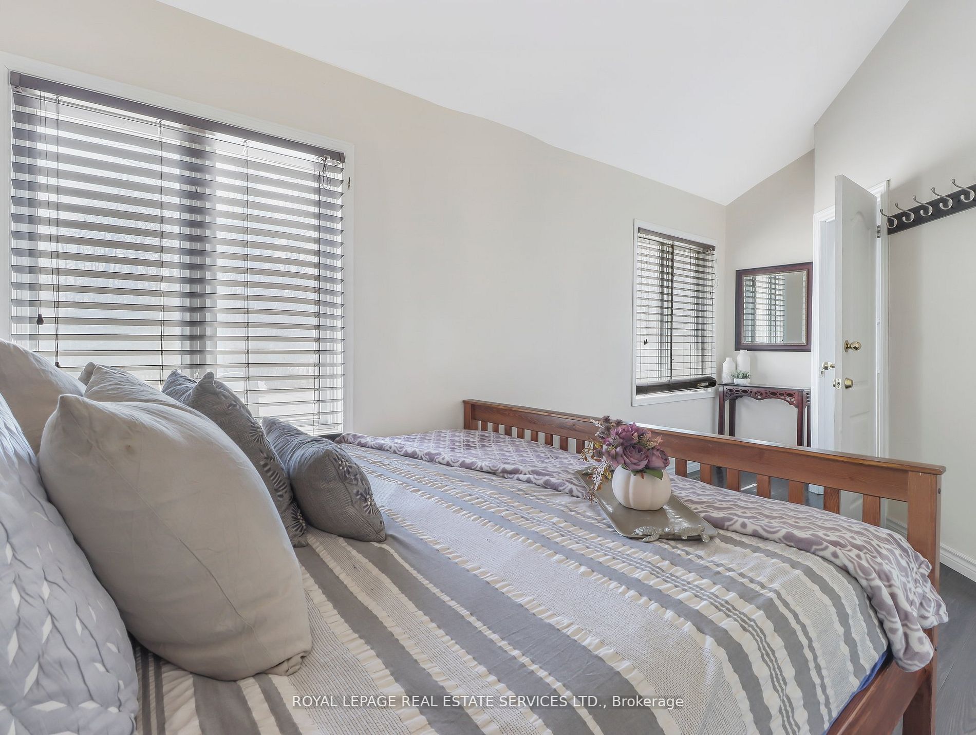 37 St. Laurent Boulevard S