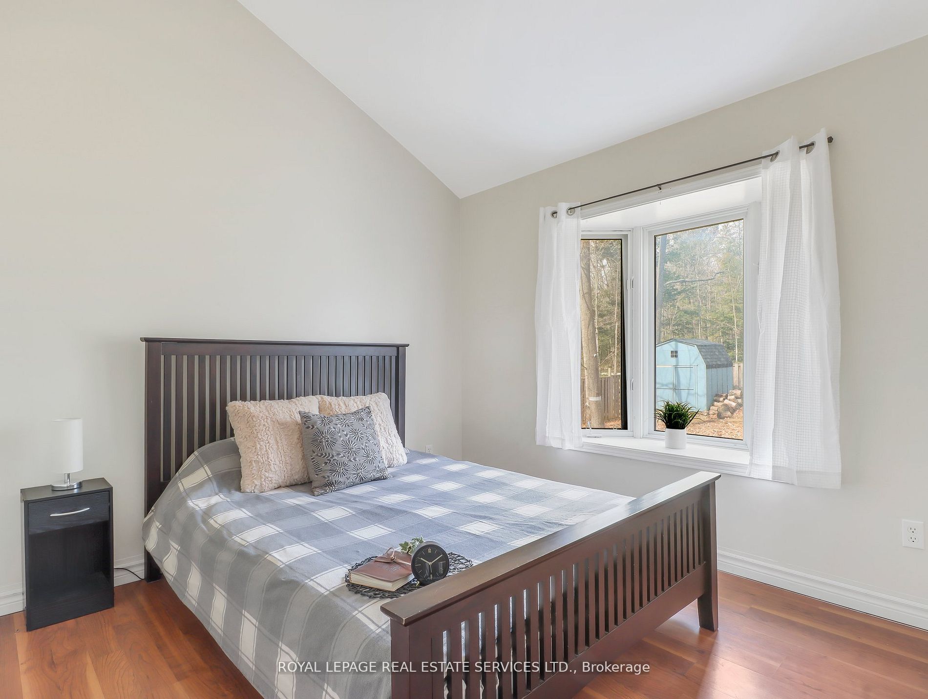 37 St. Laurent Boulevard S