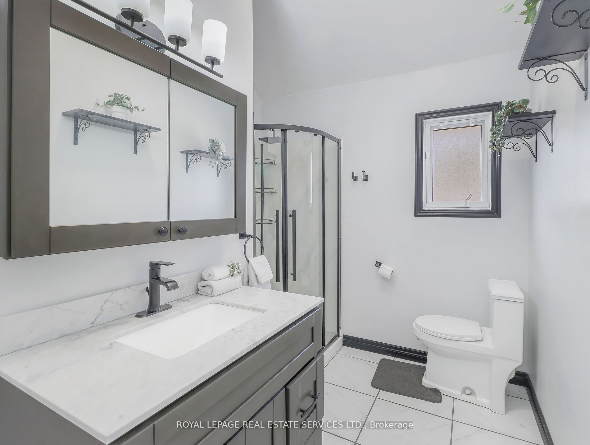37 St. Laurent Boulevard S